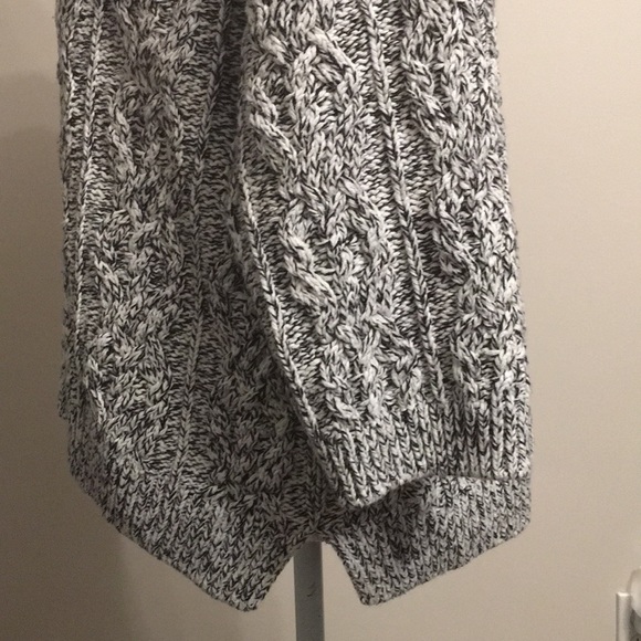H&M Women’s Marled Cable Sweater - Picture 3 of 8